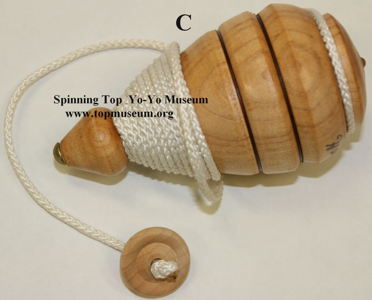 1 GREEN WOODEN TOY SPINNING TOP with String Wood Spin Tops Metal Tip 
