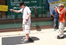 dMay272007033YoYoContestantsBurlingtonWIChocolateContestRS